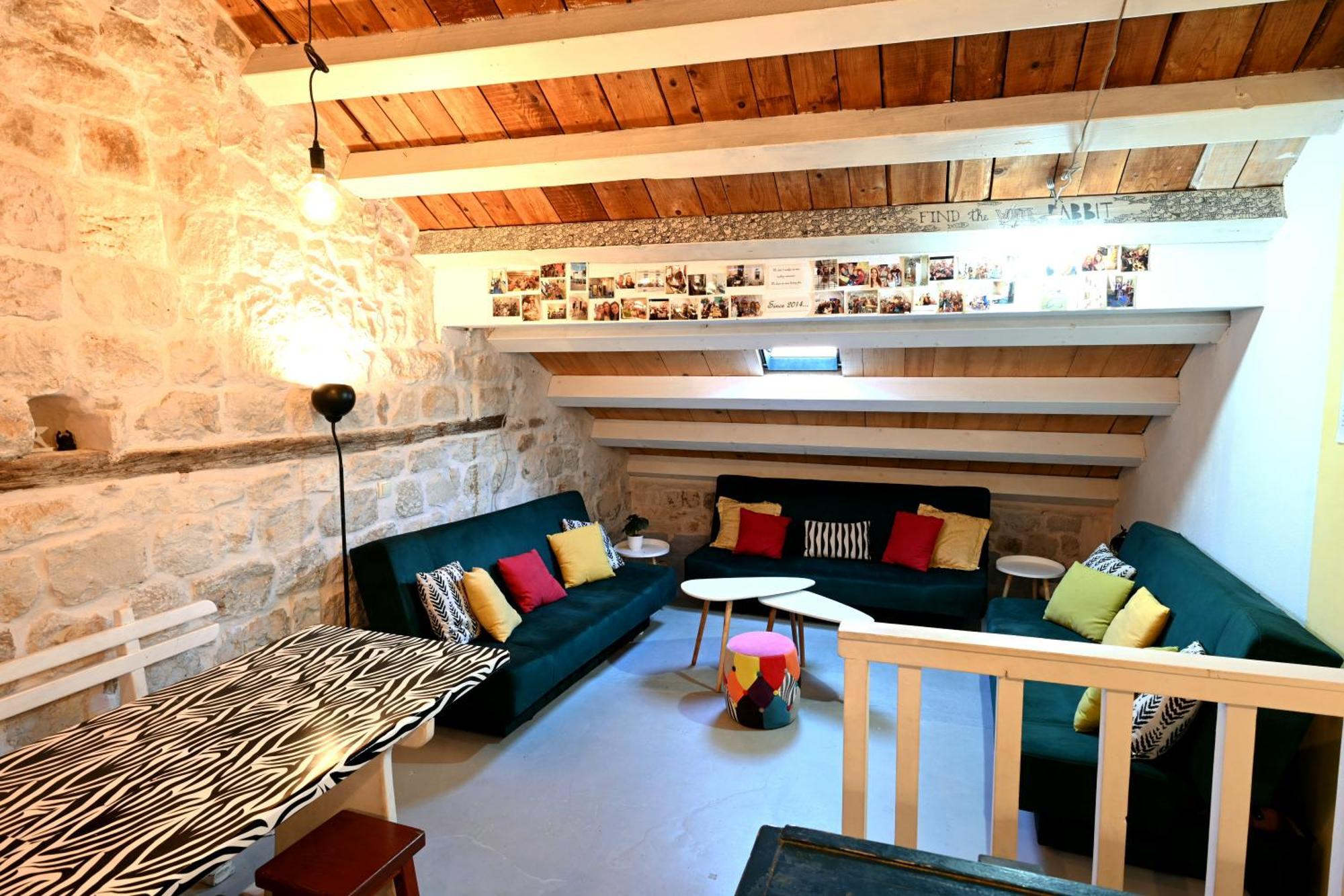 חוואר White Rabbit Hostel מראה חיצוני תמונה
