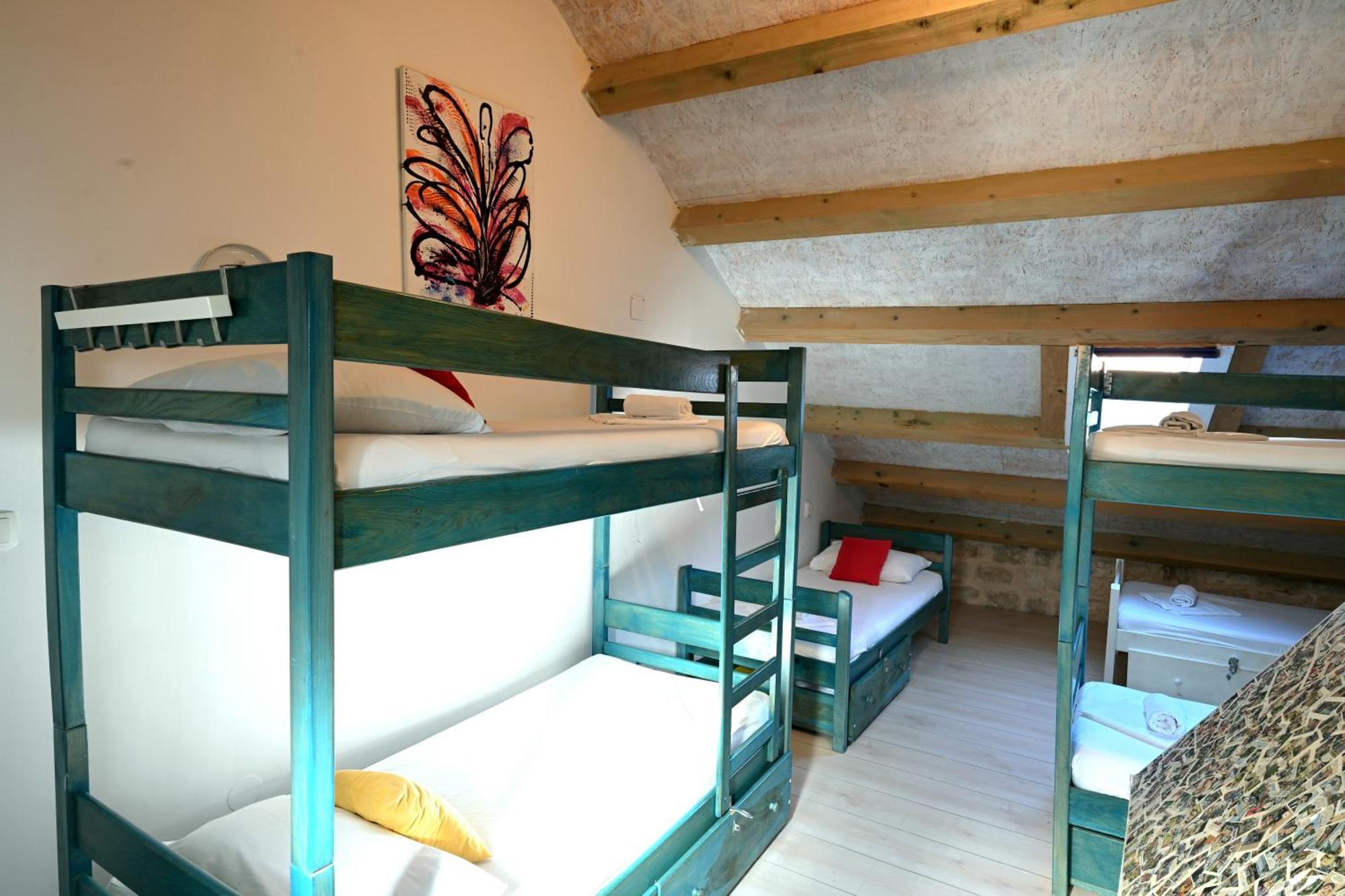 חוואר White Rabbit Hostel מראה חיצוני תמונה