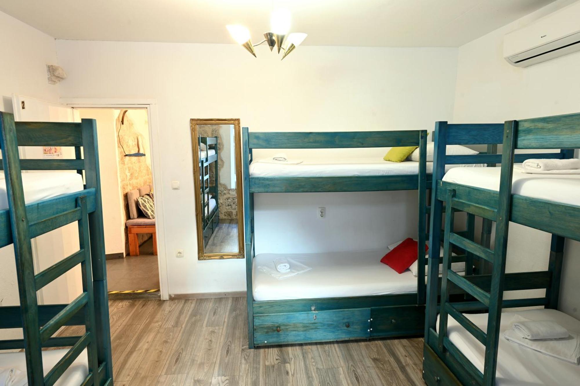 חוואר White Rabbit Hostel מראה חיצוני תמונה