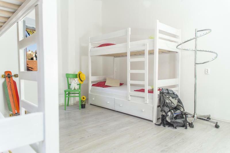 חוואר White Rabbit Hostel מראה חיצוני תמונה